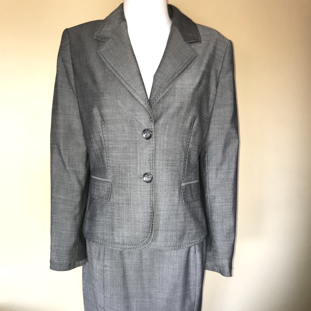 Tahari Arthur Levine 2 PC Gray Blazer & Pleated Skirt Suit Set